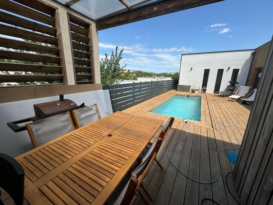 Luxury Villa With Pool And View Juvignac Exterior photo